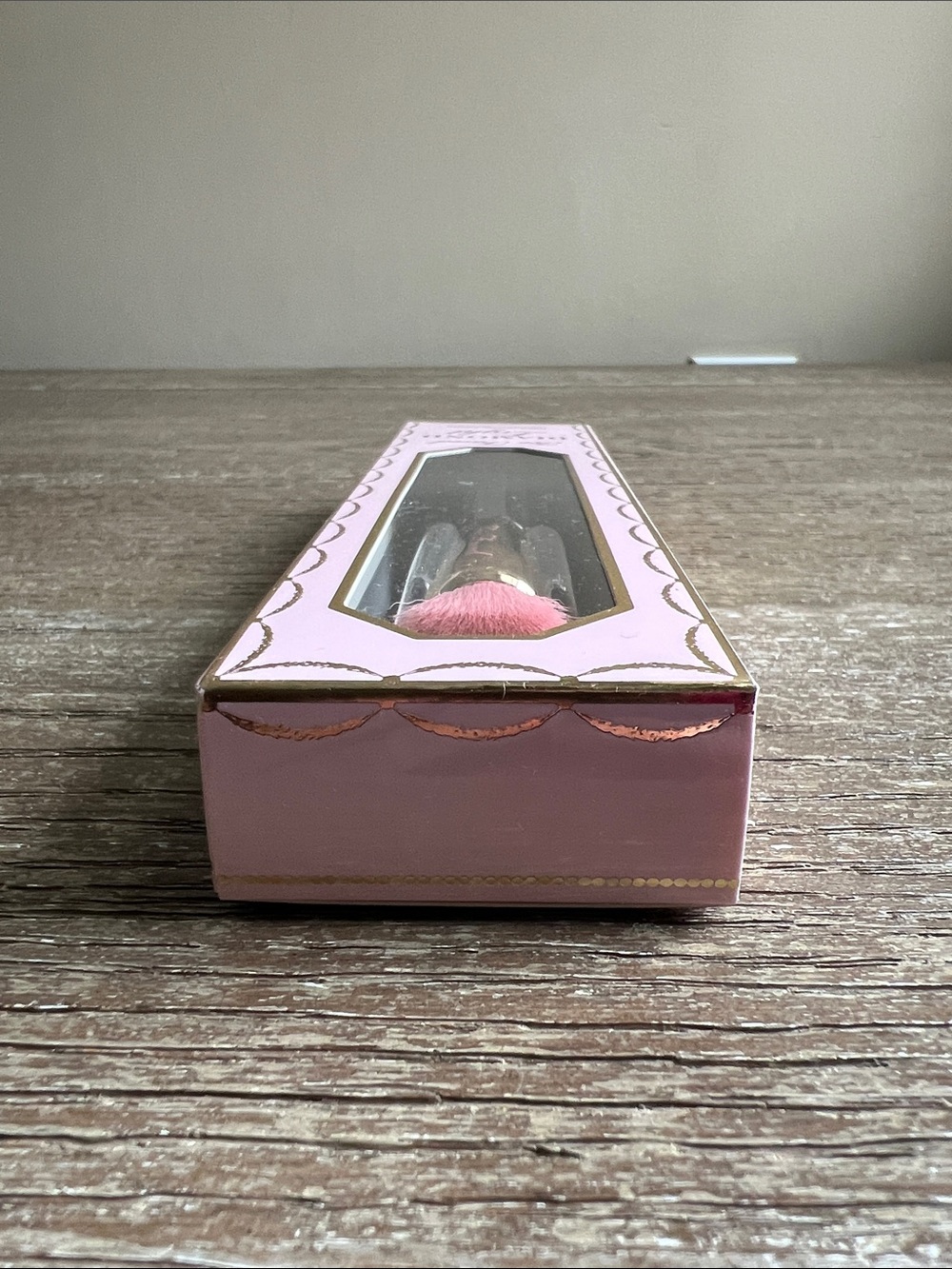 NWB Too Faced Diamond Light Highlighting Brush - Picture 7 of 7